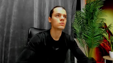 Snapshot of maxi_styles chatting on March 10, 2026, 11:37 am Alex online show from March 10, 2026, 11:37 am
