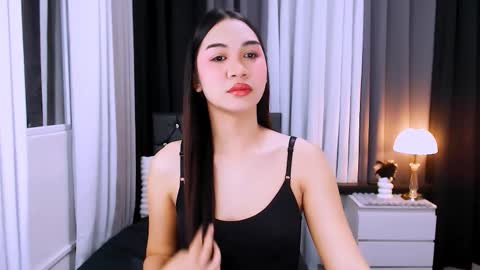 maxie greyson online show from November 18, 2025, 7:46 am