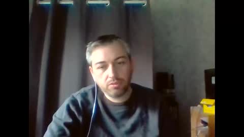 Snapshot of maximefrxx chatting on November 29, 2025, 10:07 am Maxime online show from November 29, 2025, 10:07 am