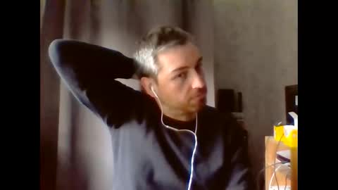 Snapshot of maximefrxx chatting on January 16, 2026, 1:04 pm Maxime online show from January 16, 2026, 1:04 pm