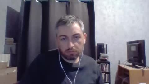 Snapshot of maximefrxx chatting on February 14, 2026, 9:55 pm Maxime online show from February 14, 2026, 9:55 pm