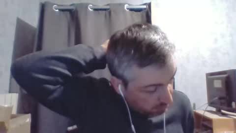 Snapshot of maximefrxx chatting on April 14, 2026, 8:15 pm Maxime online show from April 14, 2026, 8:15 pm