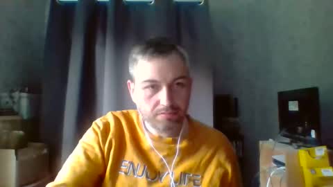 Snapshot of maximefrxx chatting on May 11, 2026, 3:40 pm Maxime online show from May 11, 2026, 3:40 pm