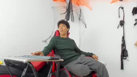 Maximiliano online show from November 4, 2025, 7:57 pm