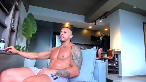 maximo_and_marcelo online show from November 29, 2025, 11:57 am