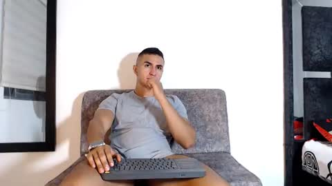Snapshot of maximo_sebastian chatting on July 17, 2026, 9:27 am Maximo Sebastian online show from July 17, 2026, 9:27 am