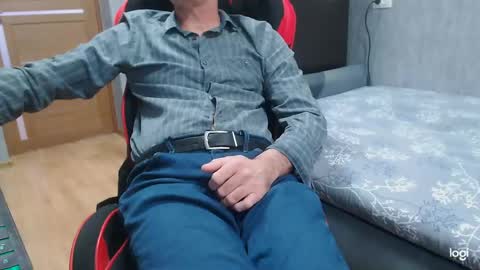 maximus3334 online show from April 13, 2026, 11:16 am