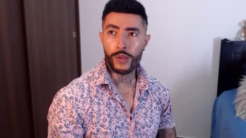 Independent Model online show from December 22, 2024, 3:33 am