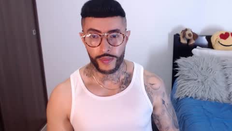 Independent Model online show from January 12, 2025, 11:58 pm