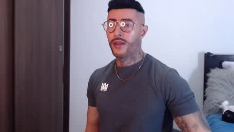 Independent Model online show from January 17, 2025, 5:00 am