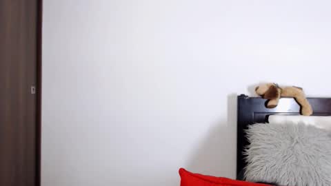 Independent Model online show from February 18, 2025, 2:49 am