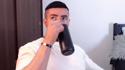 Independent Model online show from March 7, 2025, 3:29 am