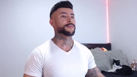 Independent Model online show from September 9, 2025, 2:33 am