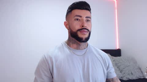 Independent Model online show from September 11, 2025, 3:06 am