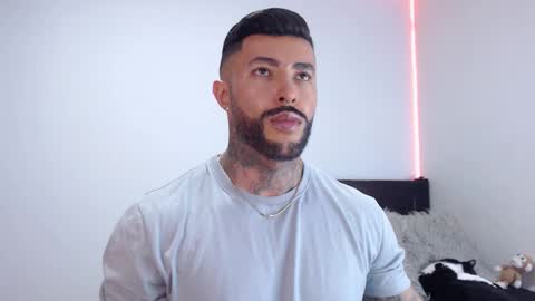 Independent Model online show from October 1, 2025, 3:01 am