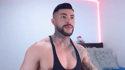 Independent Model online show from December 5, 2025, 4:32 am