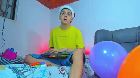 MAX online show from December 24, 2024, 10:39 pm