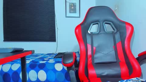 MAX online show from October 11, 2025, 8:51 pm