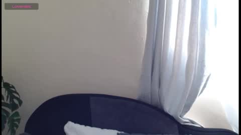 maxxinepetite online show from November 23, 2025, 10:15 am