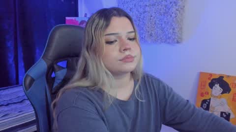 Snapshot of maxxxine_ chatting on December 7, 2024, 8:22 am Maxine Minx online show from December 7, 2024, 8:22 am