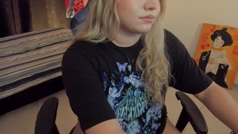 Snapshot of maxxxine_ chatting on December 16, 2024, 5:43 pm Maxine Minx online show from December 16, 2024, 5:43 pm