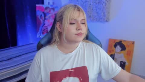 Snapshot of maxxxine_ chatting on January 6, 2025, 4:47 am Maxine Minx online show from January 6, 2025, 4:47 am