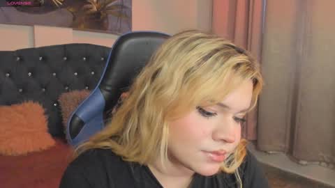 Snapshot of maxxxine_ chatting on February 4, 2025, 11:38 am Maxine Minx online show from February 4, 2025, 11:38 am