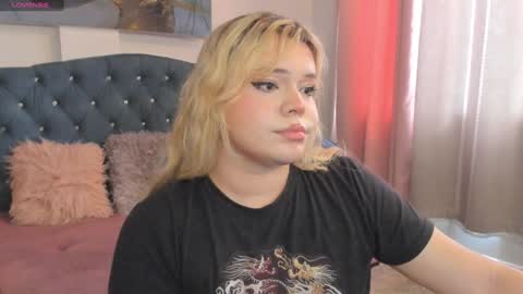 Snapshot of maxxxine_ chatting on February 4, 2025, 2:43 pm Maxine Minx online show from February 4, 2025, 2:43 pm