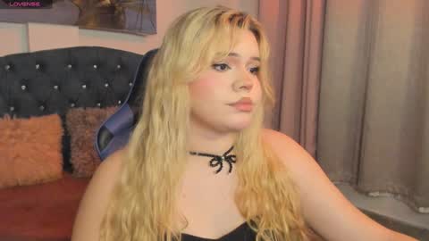 Snapshot of maxxxine_ chatting on February 5, 2025, 11:12 am Maxine Minx online show from February 5, 2025, 11:12 am