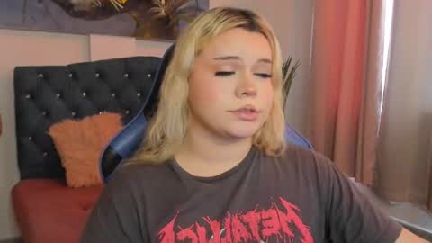 Snapshot of maxxxine_ chatting on February 11, 2025, 3:29 pm Maxine Minx online show from February 11, 2025, 3:29 pm