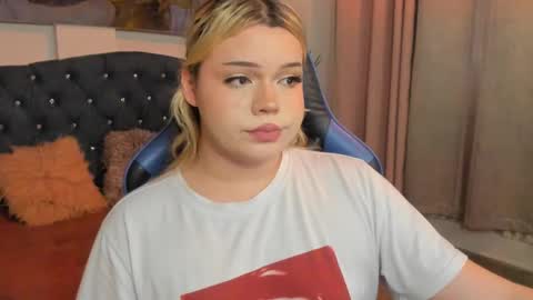 Snapshot of maxxxine_ chatting on February 15, 2025, 11:25 pm Maxine Minx online show from February 15, 2025, 11:25 pm