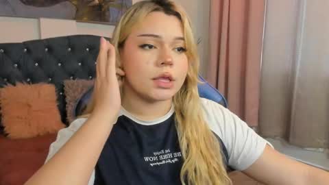 Snapshot of maxxxine_ chatting on February 27, 2025, 2:00 pm Maxine Minx online show from February 27, 2025, 2:00 pm