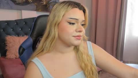 Snapshot of maxxxine_ chatting on March 6, 2025, 1:24 pm Maxine Minx online show from March 6, 2025, 1:24 pm