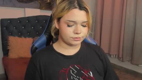 Snapshot of maxxxine_ chatting on March 11, 2025, 11:23 am Maxine Minx online show from March 11, 2025, 11:23 am