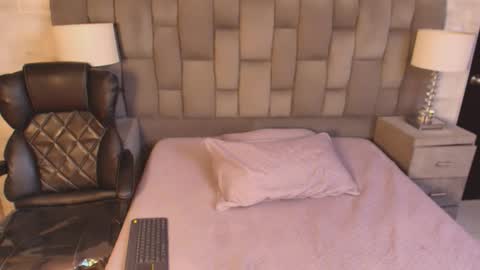 Snapshot of maxxxine_ chatting on November 5, 2025, 6:13 am Maxine Minx online show from November 5, 2025, 6:13 am