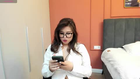 Mia online show from March 12, 2025, 3:46 am