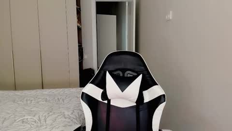 Mia online show from February 24, 2026, 3:04 am