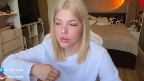 Maya online show from April 14, 2026, 3:23 am