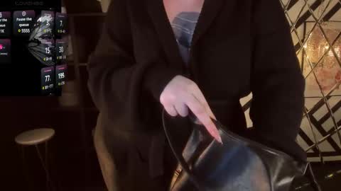 Woman online show from March 9, 2025, 1:59 pm