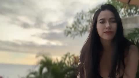 Maya and Alex online show from November 15, 2025, 9:39 am