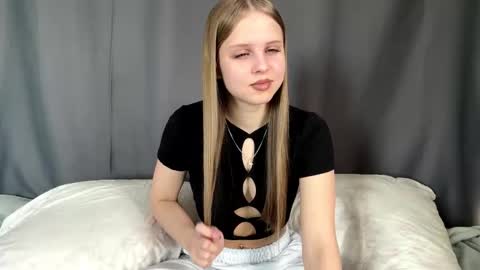 Snapshot of mayababycouplee chatting on March 28, 2026, 6:02 am Luna Mira online show from March 28, 2026, 6:02 am