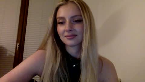 mayaflirt online show from April 9, 2026, 8:25 pm