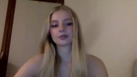 mayaflirt online show from April 21, 2026, 8:55 pm