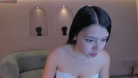 Snapshot of mayahoffman_ chatting on December 18, 2025, 11:05 am M A Y A H O F F M A N online show from December 18, 2025, 11:05 am