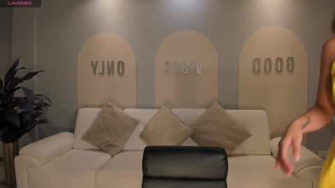 Snapshot of mayahoffman_ chatting on January 9, 2026, 11:13 am M A Y A H O F F M A N online show from January 9, 2026, 11:13 am