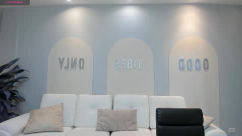 Snapshot of mayahoffman_ chatting on February 24, 2026, 11:08 am M A Y A H O F F M A N online show from February 24, 2026, 11:08 am