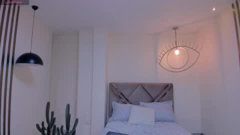 Snapshot of mayahoffman_ chatting on March 6, 2026, 11:17 am M A Y A H O F F M A N online show from March 6, 2026, 11:17 am