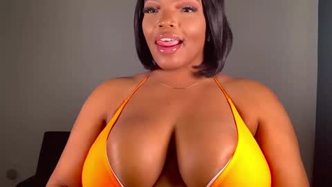 MayBabi online show from December 1, 2024, 4:29 pm