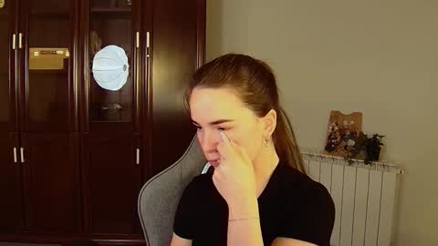 maybloom_ online show from October 29, 2025, 6:04 am