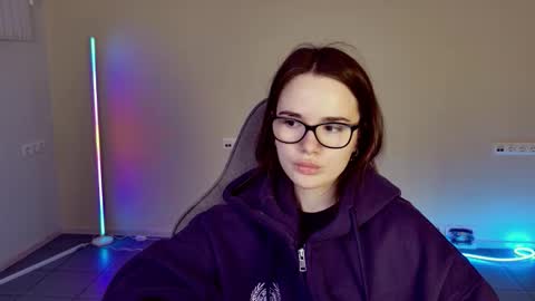 maybloom_ online show from February 2, 2026, 6:12 am